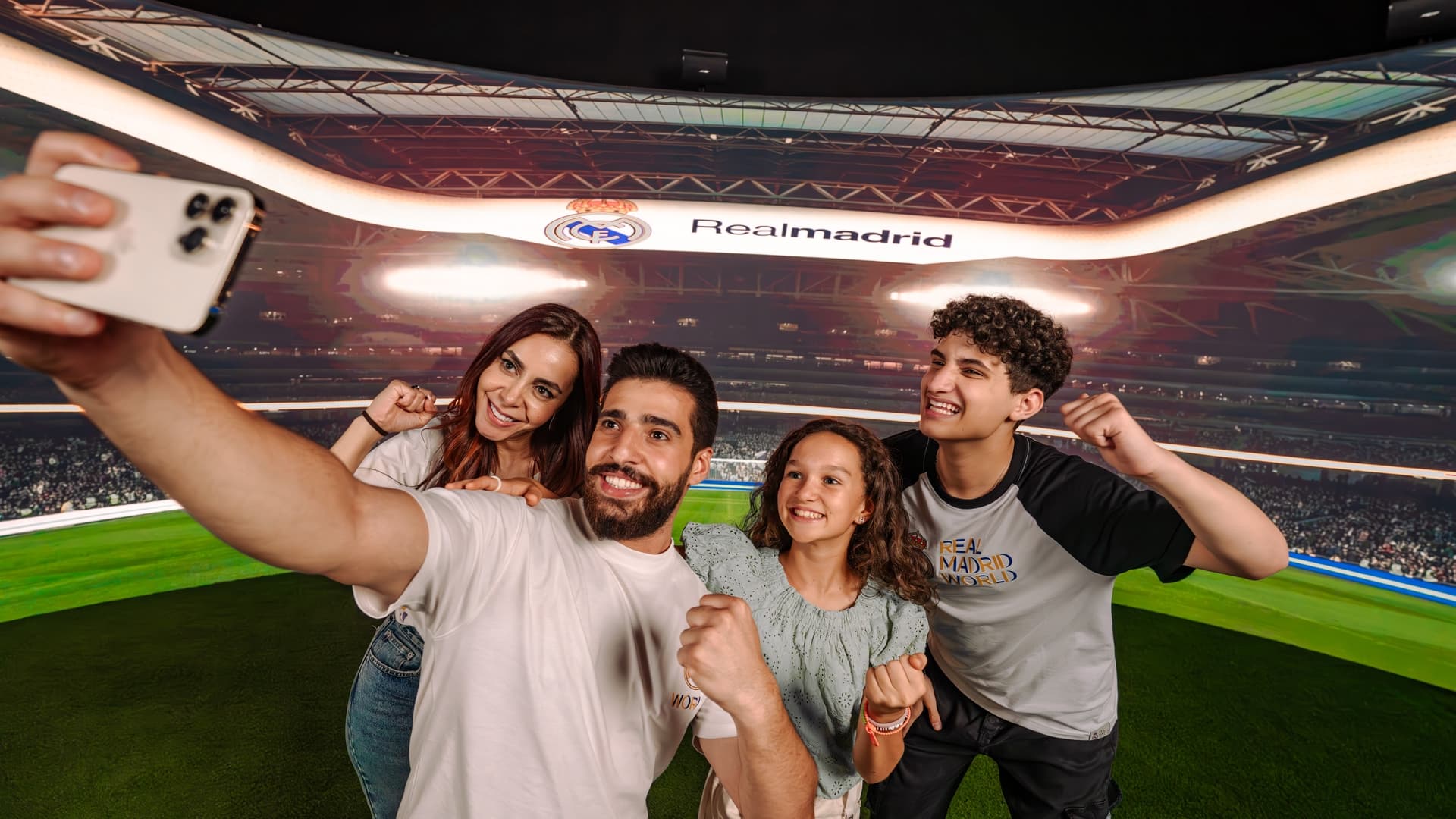 Real Madrid World - Photo 28