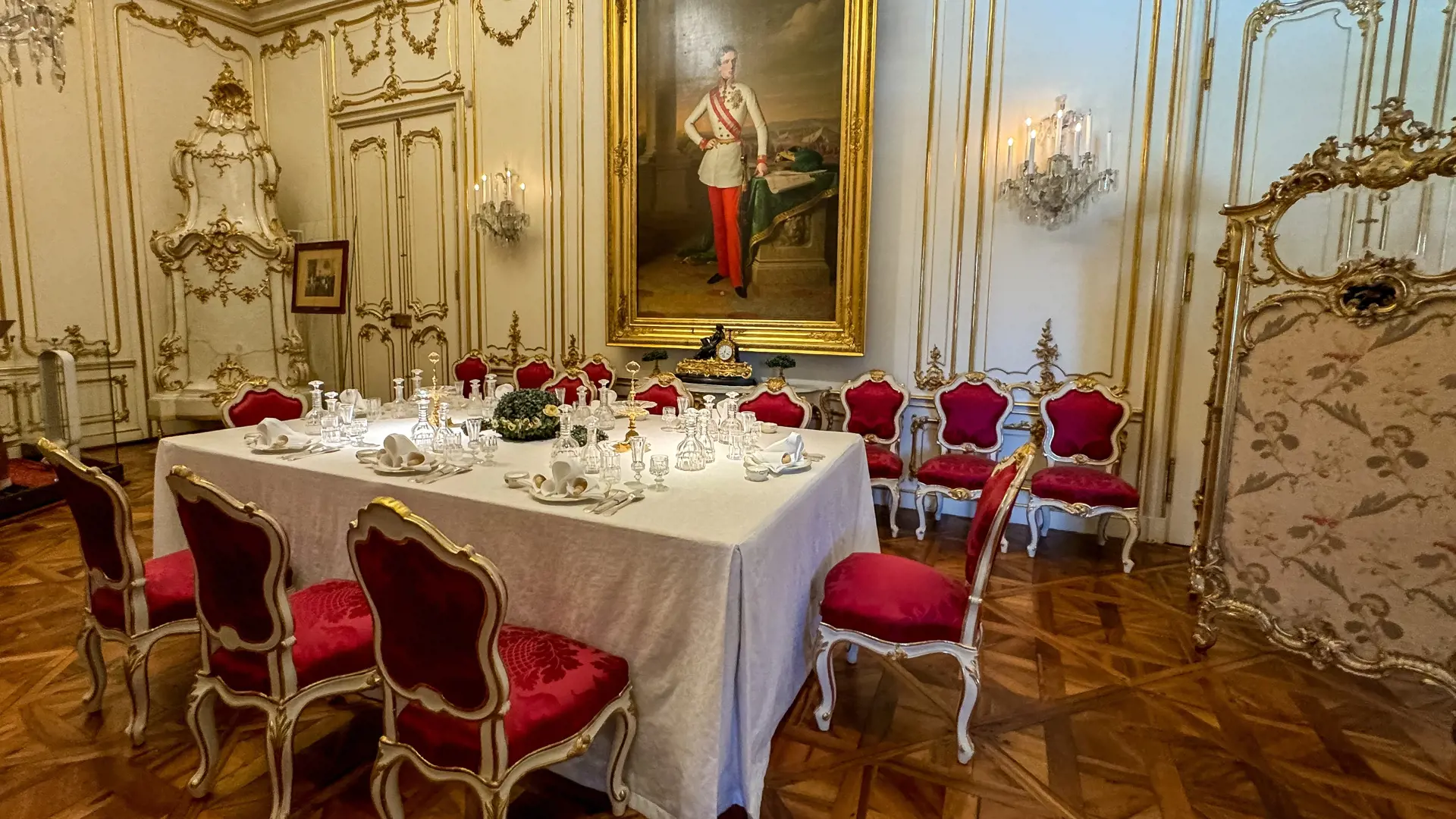Schonbrunn Palace and Gardens - Photo 19