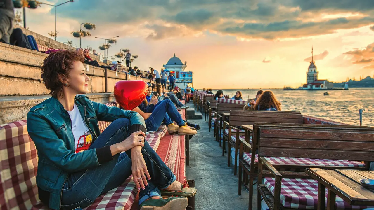 Istanbul Europe and Asia Half-Day Private Tour: Maiden's Tower and Mihrimah Sultan Mosque