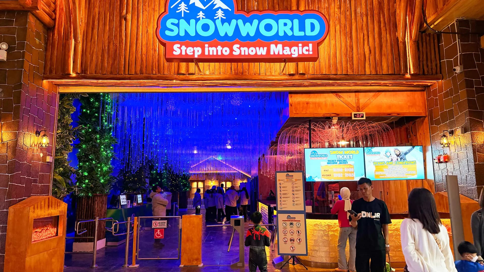 Snow World Genting Highlands Ticket - Photo 19